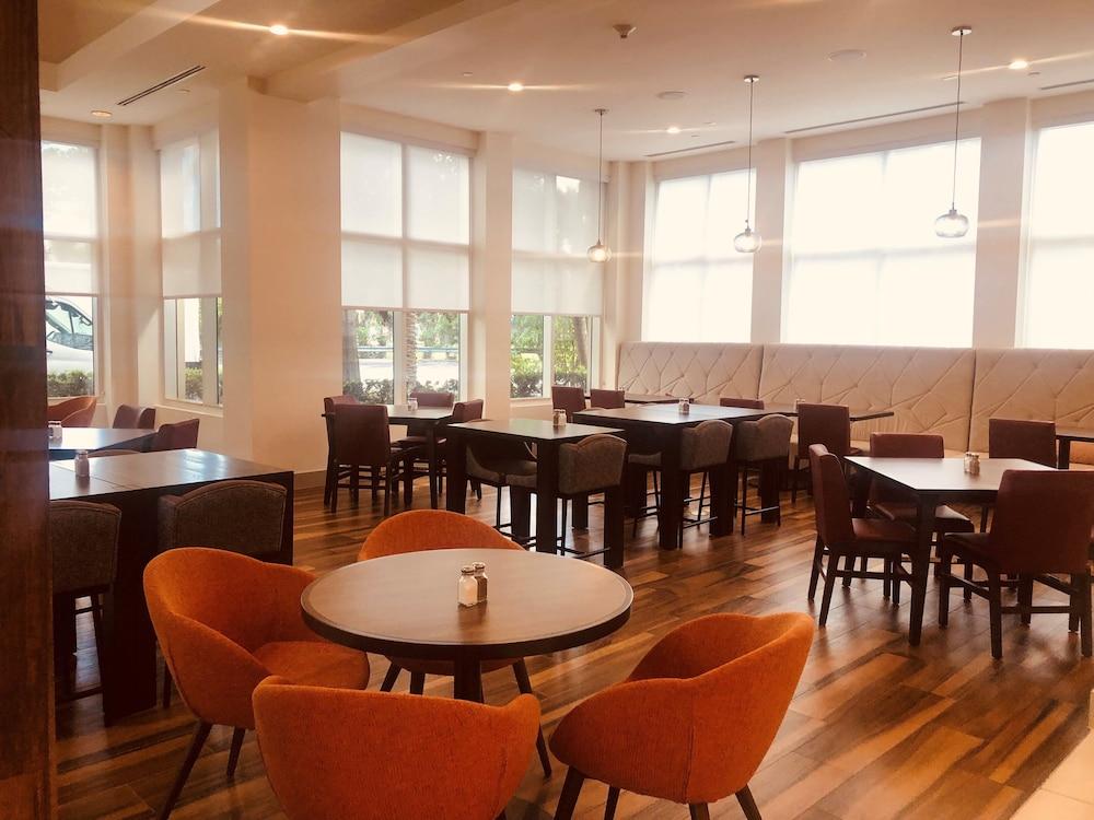 Hilton Garden Miami Airport West Hotel